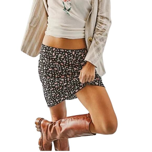NWT! Free People IRL Floral Mini Skirt in Black Combo - Size 12 - Picture 1 of 6